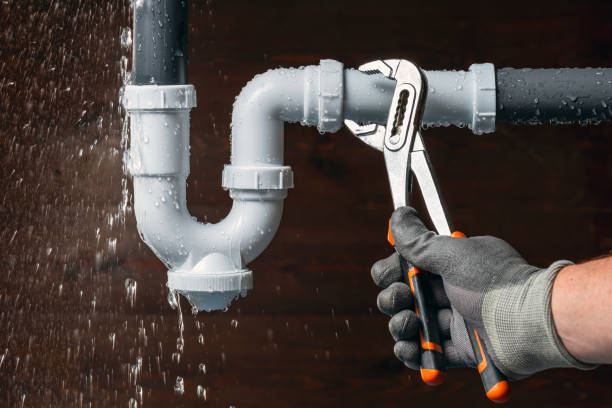Professional Water Heater Repair technician working in Leon, KS